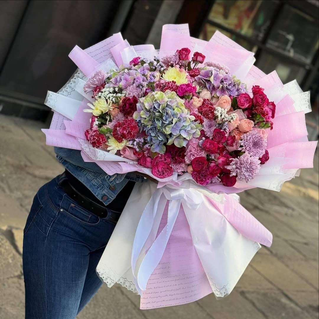 Blushing garden Luxury Bouquet - Image 1