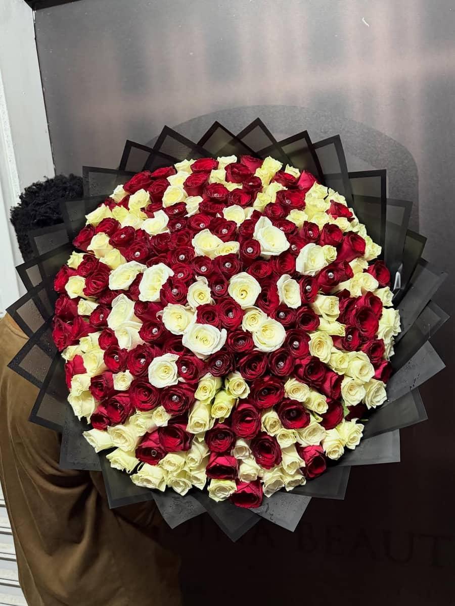 Crimson Ivory Grande Rose Bouquet - Image 1