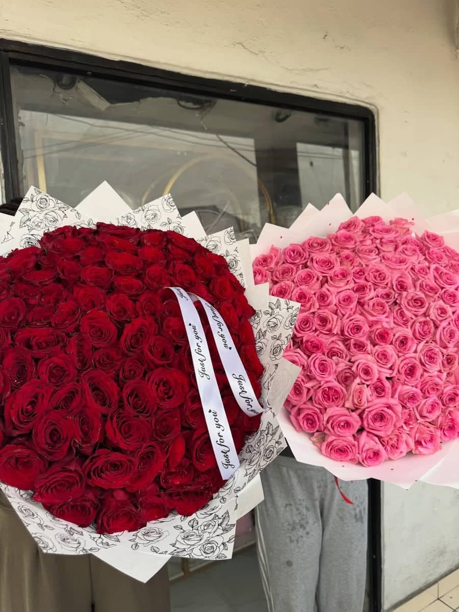200 Roses (Red& Pink) - Premium flower delivery Nairobi CBD, Westlands, Karen | Whispers Floral Gifts