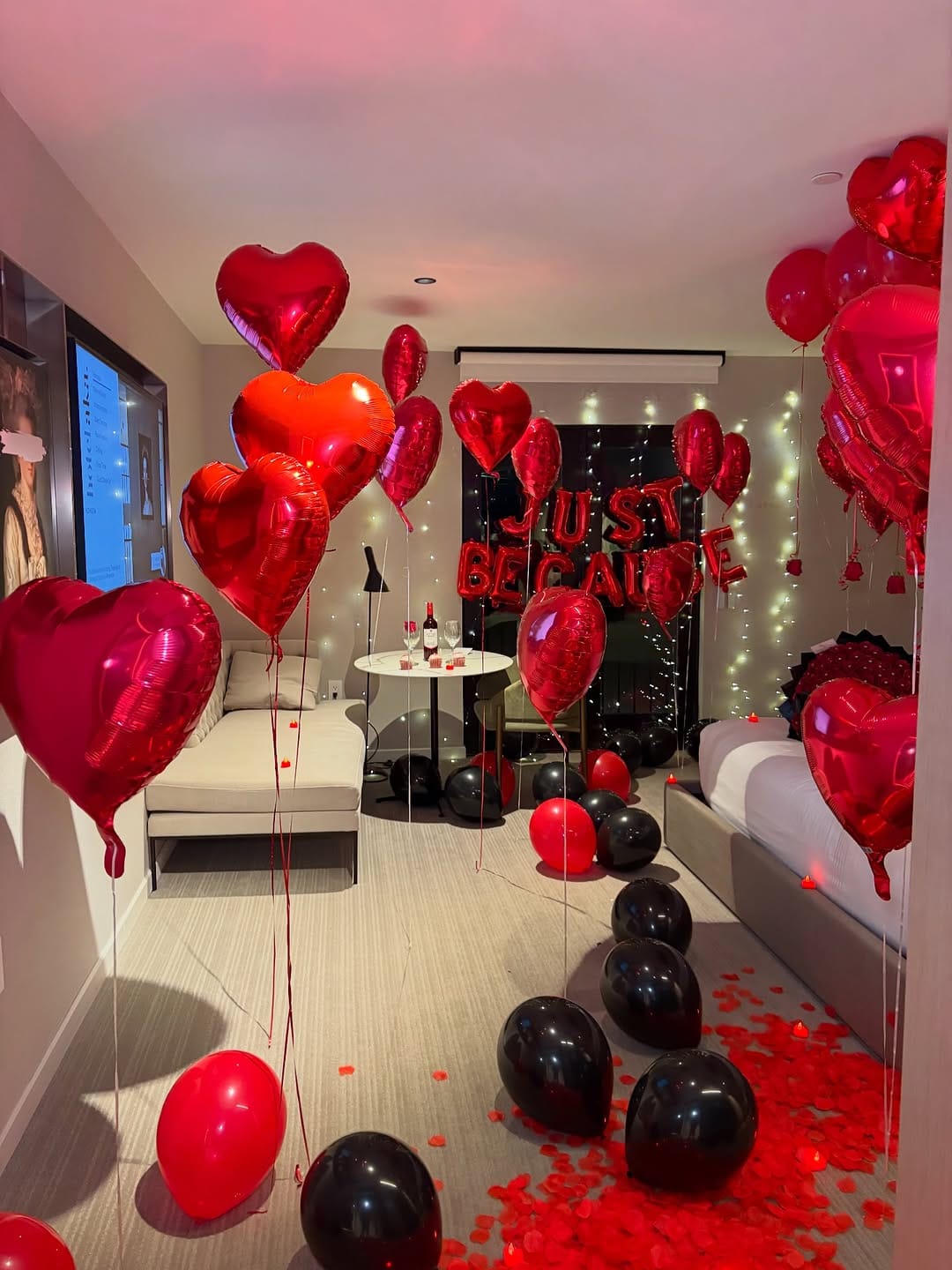 Valentine’s Room Décor Ideas to Create the Perfect Romantic Surprise