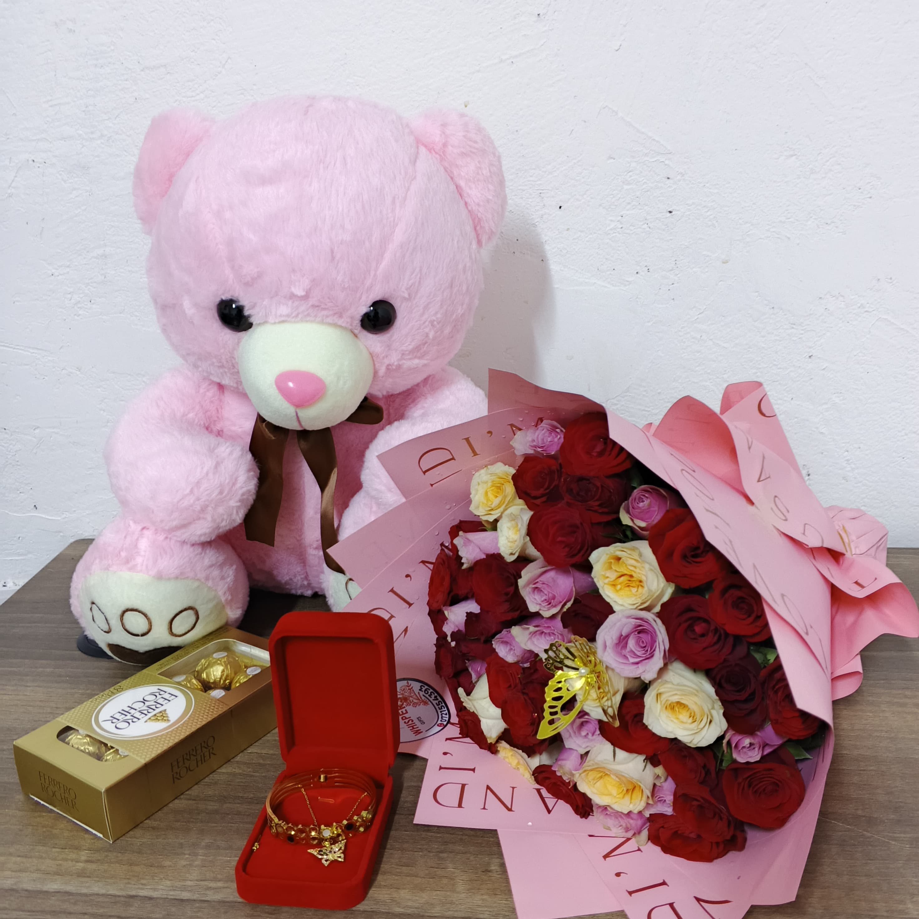 Gift Hampers Nairobi | Flowers, Chocolates & Wine